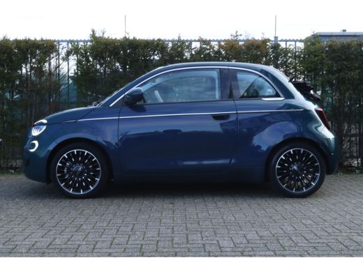 Fiat 500C La Prima 42 kWh | Adapt. Cruise | Stoelverwarming | Camera | Navi | Leder | Keyless | Carplay | L... ActivLease financial lease