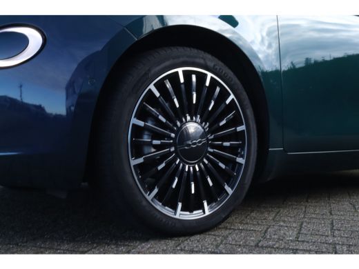 Fiat 500C La Prima 42 kWh | Adapt. Cruise | Stoelverwarming | Camera | Navi | Leder | Keyless | Carplay | L... ActivLease financial lease