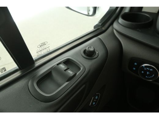 Ford Transit Custom 300 2.0 TDCI L2H1 | Airco | Cruise | 3-Zits | LED | Parkeersensoren ActivLease financial lease