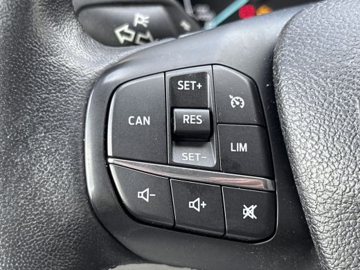 Ford Transit Custom 340 2.0 TDCI Euro6 131PK H2 Trend 3Pers  *ideaal voor Camper* / Navigatie / Pdc./ Airco / Driver ... ActivLease financial lease