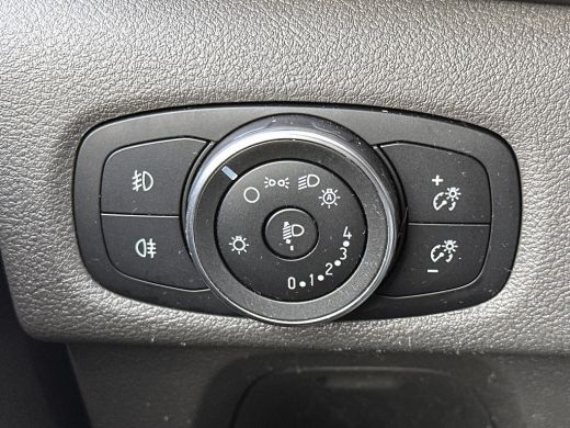 Ford Transit Custom 340 2.0 TDCI Euro6 131PK H2 Trend 3Pers  *ideaal voor Camper* / Navigatie / Pdc./ Airco / Driver ... ActivLease financial lease