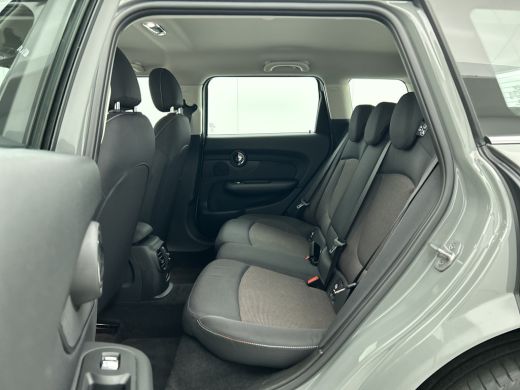 Mini Clubman 2.0D 150PK Cooper Business Edition / Airco-ecc./ Stoelverwarming / Navigatie / Trekhaak / Dab / P... ActivLease financial lease