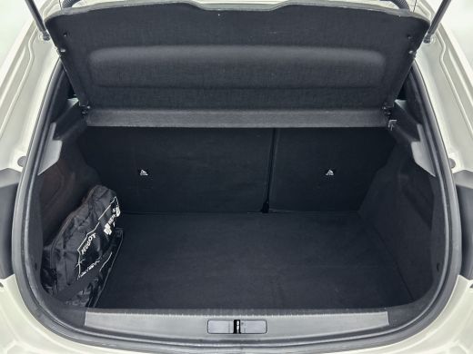 Peugeot 208 1.5 HDi 103PK Blue Active 5Drs. Airco / Navigatie / Lm.velgen / Pdc.A / Distributie vv bij 172Dkm... ActivLease financial lease