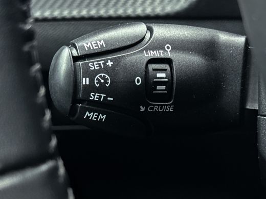 Peugeot 208 1.5 HDi 103PK Blue Active 5Drs. Airco / Navigatie / Lm.velgen / Pdc.A / Distributie vv bij 172Dkm... ActivLease financial lease