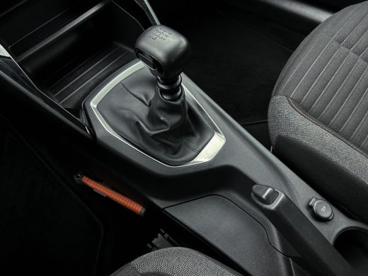 Peugeot 208 1.5 HDi 103PK Blue Active 5Drs. Airco / Navigatie / Lm.velgen / Pdc.A / Distributie vv bij 172Dkm... ActivLease financial lease