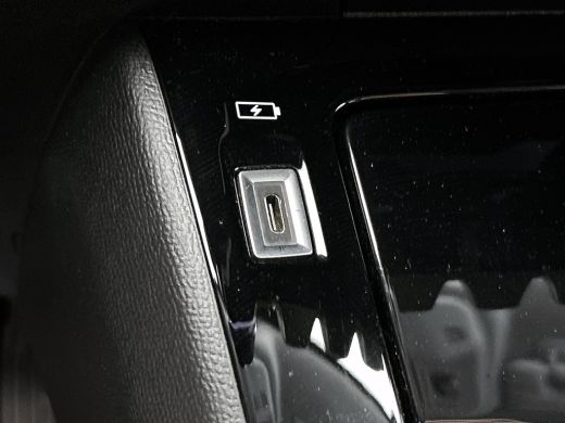 Peugeot 208 1.5 HDi Blue Allure / Trekhaak / Airco-ecc./ Xenon / Pdc.+Camera / Navigatie / Radio-multimedia /... ActivLease financial lease