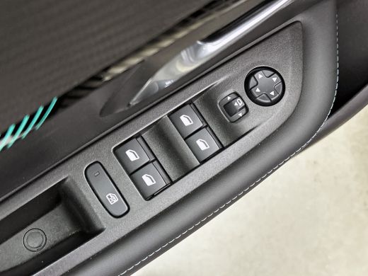 Peugeot 208 1.5 HDi Blue Allure / Trekhaak / Airco-ecc./ Xenon / Pdc.+Camera / Navigatie / Radio-multimedia /... ActivLease financial lease