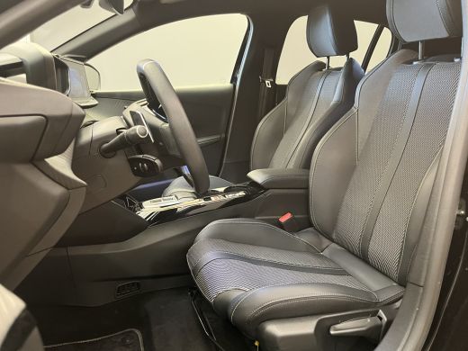 Peugeot 208 Hybrid 100 e-DCS6 GT ADAPTIEF CRUISE / CAMERA / LEDER/STOF / CARPLAY / LED / 17'' LMV / BLUETOOTH... ActivLease financial lease