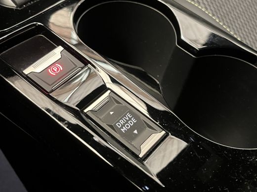 Peugeot 208 Hybrid 100 e-DCS6 GT ADAPTIEF CRUISE / CAMERA / LEDER/STOF / CARPLAY / LED / 17'' LMV / BLUETOOTH... ActivLease financial lease