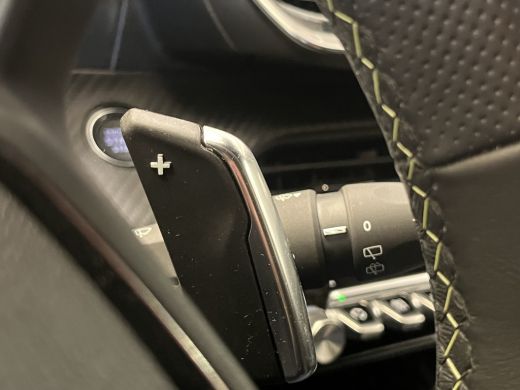 Peugeot 208 Hybrid 100 e-DCS6 GT ADAPTIEF CRUISE / CAMERA / LEDER/STOF / CARPLAY / LED / 17'' LMV / BLUETOOTH... ActivLease financial lease