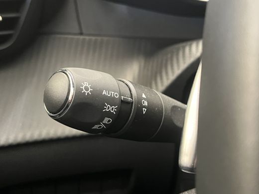 Peugeot 208 Hybrid 100 e-DCS6 GT ADAPTIEF CRUISE / CAMERA / LEDER/STOF / CARPLAY / LED / 17'' LMV / BLUETOOTH... ActivLease financial lease