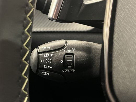 Peugeot 208 Hybrid 100 e-DCS6 GT ADAPTIEF CRUISE / CAMERA / LEDER/STOF / CARPLAY / LED / 17'' LMV / BLUETOOTH... ActivLease financial lease