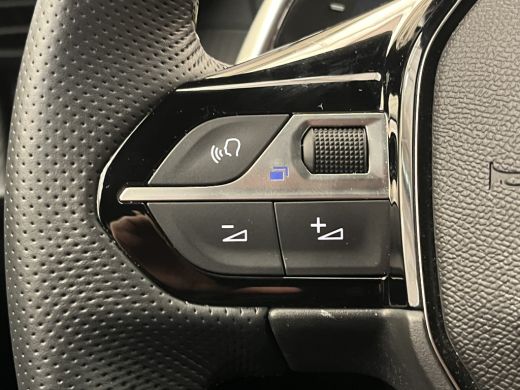Peugeot 208 Hybrid 100 e-DCS6 GT ADAPTIEF CRUISE / CAMERA / LEDER/STOF / CARPLAY / LED / 17'' LMV / BLUETOOTH... ActivLease financial lease