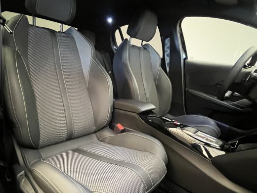 Peugeot 208 Hybrid 100 e-DCS6 GT ADAPTIEF CRUISE / CAMERA / LEDER/STOF / CARPLAY / LED / 17'' LMV / BLUETOOTH... ActivLease financial lease