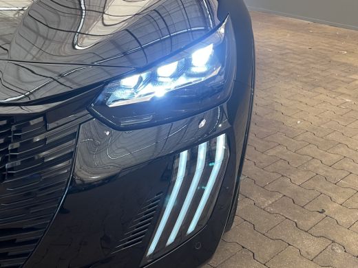 Peugeot 208 Hybrid 100 e-DCS6 GT ADAPTIEF CRUISE / CAMERA / LEDER/STOF / CARPLAY / LED / 17'' LMV / BLUETOOTH... ActivLease financial lease