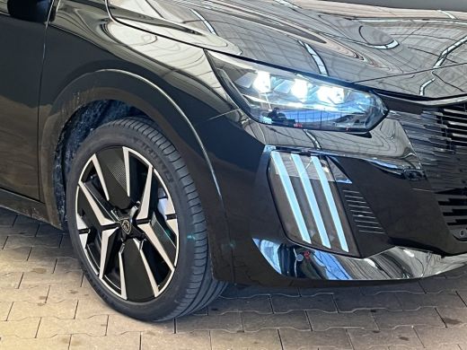 Peugeot 208 Hybrid 100 e-DCS6 GT ADAPTIEF CRUISE / CAMERA / LEDER/STOF / CARPLAY / LED / 17'' LMV / BLUETOOTH... ActivLease financial lease