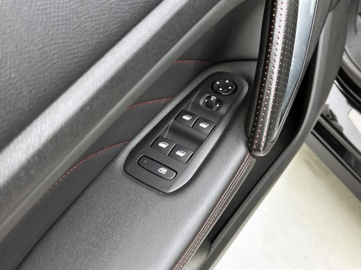 Peugeot 308 SW 1.5 HDi 131PK GT-Line / Drivers Sport Pack / Trekhaak / 1/2 Leder / Panoramadak / Pdc.V+A / Xe... ActivLease financial lease