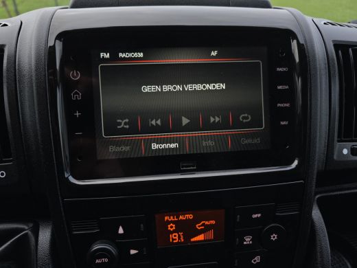 Peugeot Boxer 2.2 BlueHDi L2 H2 3.5T 140 Pk - Euro 6 - Navi - Airco - Cruise Control ActivLease financial lease