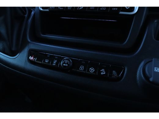 Peugeot Boxer 335 L3H2 BlueHDi 140 | Cruise Control | Camera | Navi | Carplay | Climate | LED | PDC | ActivLease financial lease