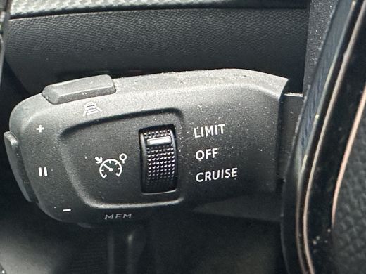 Peugeot e-208 EV GT 350 50 kWh 3-Fase | Achterbank in delen neerklapbaar | Achteruitrijcamera | Airco (automati... ActivLease financial lease