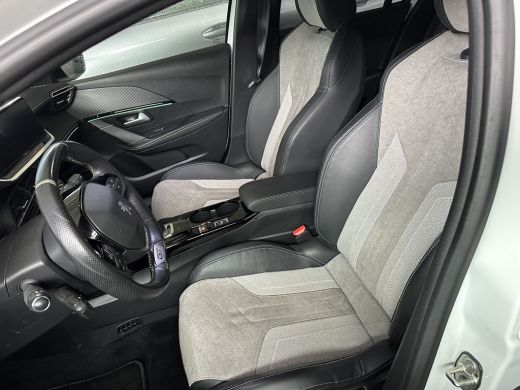 Peugeot e-208 EV GT 350 50 kWh 3-Fase | Achterbank in delen neerklapbaar | Achteruitrijcamera | Airco (automati... ActivLease financial lease