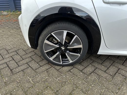 Peugeot e-208 EV GT 350 50 kWh 3-Fase | Achterbank in delen neerklapbaar | Achteruitrijcamera | Airco (automati... ActivLease financial lease