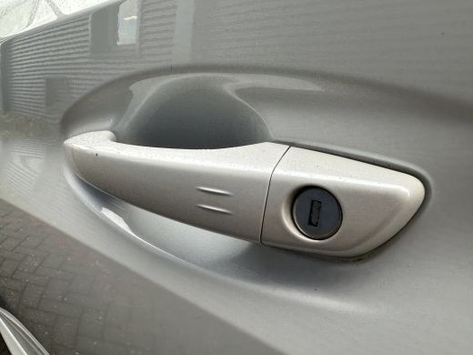 Peugeot e-208 EV GT 350 50 kWh 3-Fase | Achterbank in delen neerklapbaar | Achteruitrijcamera | Airco (automati... ActivLease financial lease