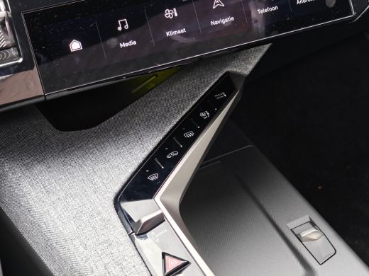 Peugeot e-3008 Launch Edition 325 Dual Motor 73 kWh Black Edition | 11 kW lader | Achterbank in delen neerklapba... ActivLease financial lease