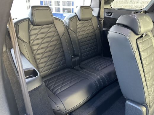 Peugeot e-5008 Launch Edition Dual Motor 73 kWh Black Edition | 2 stoelen op derde rij | Achterstoelen verwarmd ... ActivLease financial lease