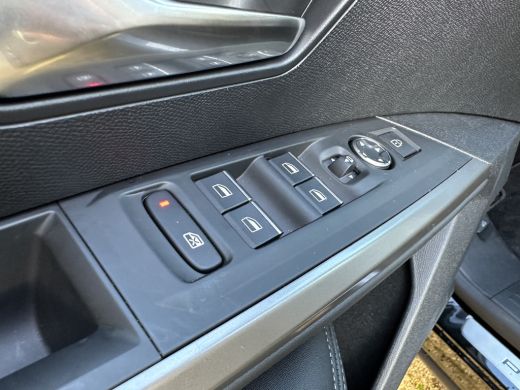 Peugeot e-5008 Launch Edition Dual Motor 73 kWh Black Edition | 2 stoelen op derde rij | Achterstoelen verwarmd ... ActivLease financial lease