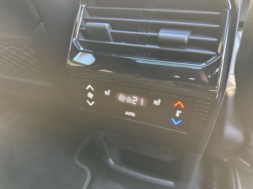 Peugeot e-5008 Launch Edition Dual Motor 73 kWh Black Edition | 2 stoelen op derde rij | Achterstoelen verwarmd ... ActivLease financial lease