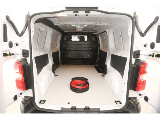 Peugeot e-Expert L2H1 75 kWh | SOH 99% | Elektrisch | Snelladen | 360&deg; Camera | Airco | Cruise | Carplay | 3-Zits ActivLease financial lease