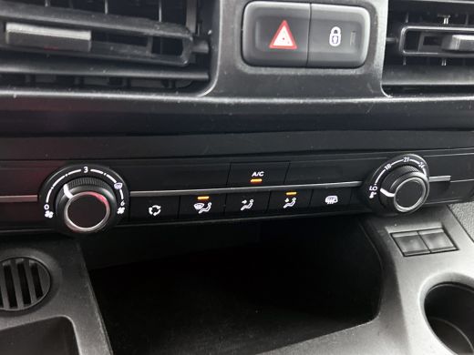 Peugeot Partner 1.2 Benzine 111PK Euro6 *Distributie bij 66Dkm.vervangen* Premium / Airco / Navigatie / Schuifdeu... ActivLease financial lease