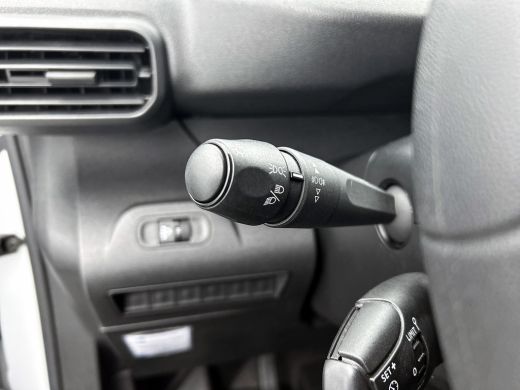 Peugeot Partner 1.2 Benzine 111PK Euro6 *Distributie bij 68Dkm. vervangen* Premium / Airco / Navigatie / Schuifde... ActivLease financial lease