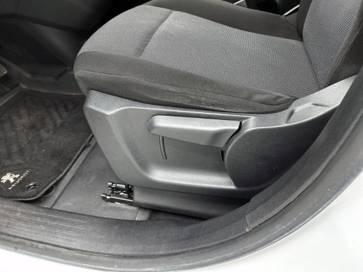 Peugeot Partner 1.2 Benzine 111PK Euro6 *Distributie bij 68Dkm. vervangen* Premium / Airco / Navigatie / Schuifde... ActivLease financial lease