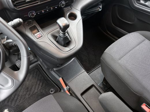 Peugeot Partner 1.2 Benzine 111PK Euro6 *Distributie bij 68Dkm. vervangen* Premium / Airco / Navigatie / Schuifde... ActivLease financial lease