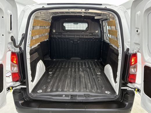 Peugeot Partner 1.2 Benzine 111PK Euro6 *Distributie bij 68Dkm. vervangen* Premium / Airco / Navigatie / Schuifde... ActivLease financial lease