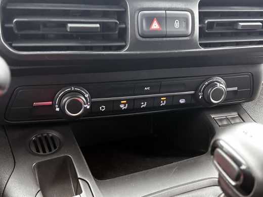 Peugeot Partner 1.2 Benzine 111PK Euro6 *Distributie bij 68Dkm. vervangen* Premium / Airco / Navigatie / Schuifde... ActivLease financial lease