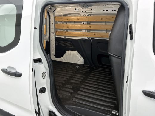 Peugeot Partner 1.2 Benzine 111PK Euro6 *Distributie bij 68Dkm. vervangen* Premium / Airco / Navigatie / Schuifde... ActivLease financial lease