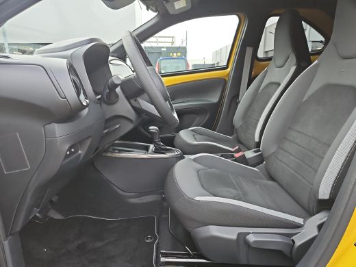 Toyota Aygo Hybrid 115 GR Sport ActivLease financial lease