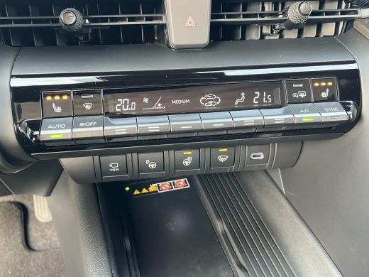 Toyota C-HR 2.0 Hybrid 200 Premi&egrave;re Edition | All Wheel Drive | Panoramadak | 360 graden camera | Stoel- + st... ActivLease financial lease