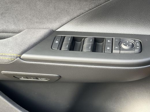 Toyota C-HR 2.0 Hybrid 200 Premi&egrave;re Edition | All Wheel Drive | Panoramadak | 360 graden camera | Stoel- + st... ActivLease financial lease