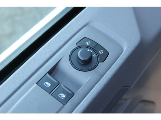 Volkswagen e-Transporter L2 64kWh | 218 pk | 4 luidsprekers | Radio Composition Colour (MIB3 8,25" touchscreen) ActivLease financial lease