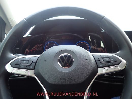 Volkswagen Golf 1.0TSI Life ACC/CARPLAY/NAVI/CAMERA/SFEERVERLICHTING ActivLease financial lease