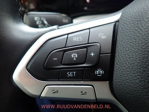 Volkswagen Golf 1.0TSI Life ACC/CARPLAY/NAVI/CAMERA/SFEERVERLICHTING ActivLease financial lease