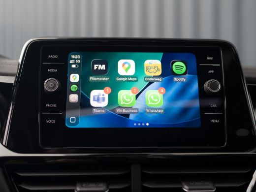 Volkswagen T-Roc 1.5 TSI R-Line | Panodak | Keyless | Side Assist | Elk. A-klep | IQ Light | Camera | Prijs Rijkla... ActivLease financial lease