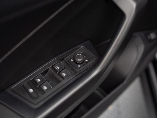 Volkswagen T-Roc 1.5 TSI R-Line | Panodak | Keyless | Side Assist | Elk. A-klep | IQ Light | Camera | Prijs Rijkla... ActivLease financial lease