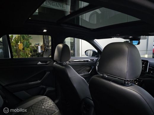 Volkswagen T-Roc 1.5 TSI R-Line Panorama/Keyless/IQ light/Black style ActivLease financial lease