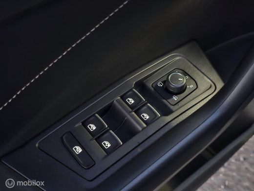 Volkswagen T-Roc 1.5 TSI R-Line Panorama/Keyless/IQ light/Black style ActivLease financial lease