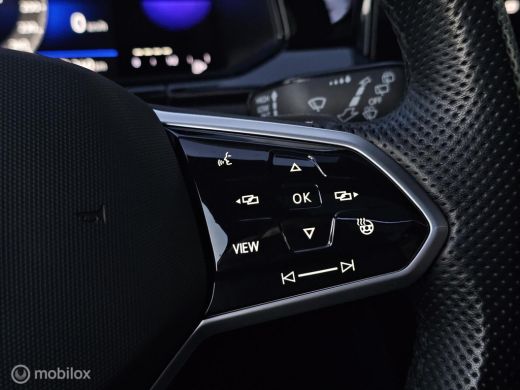 Volkswagen T-Roc 1.5 TSI R-Line Panorama/Keyless/IQ light/Black style ActivLease financial lease